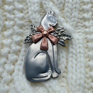 Vintage silver tone cat brooch